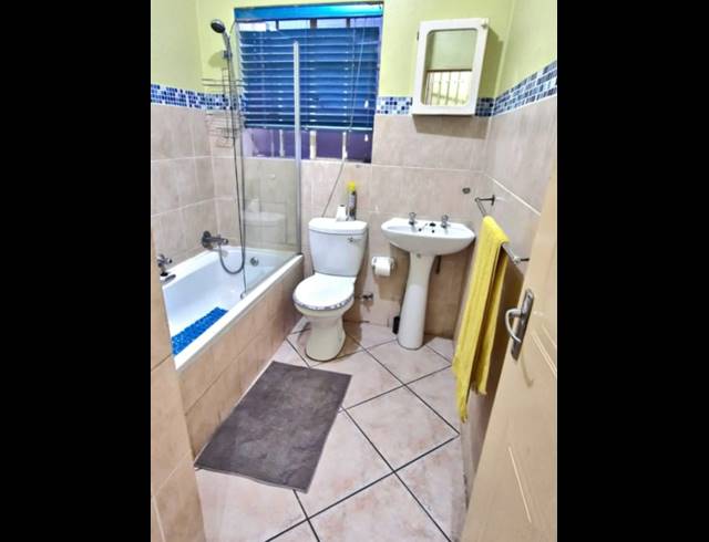3 bed property to rent in BELLAIRSPARK